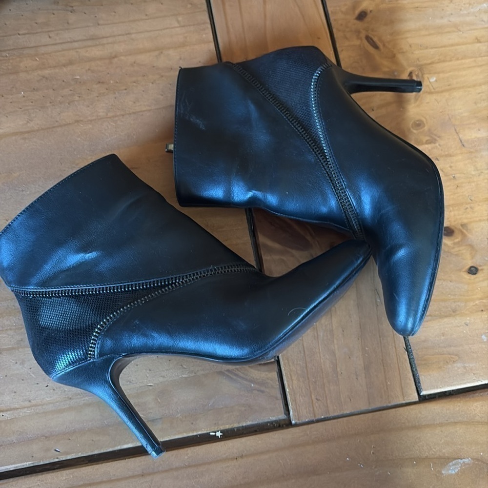 Kelly and Katie Black heeled ankle moto boots zipper accent stiletto size 6.5 - Picture 5 of 15
